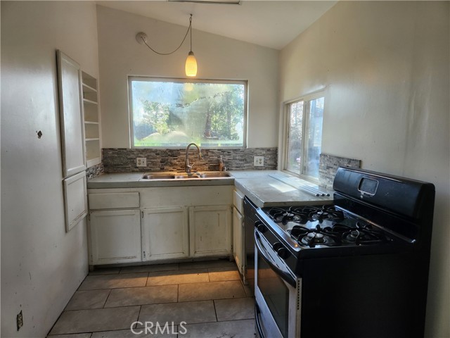 23913 Inspiration Road, Crestline CA: https://media.crmls.org/medias/b423f543-d850-4df0-b4fe-cd84a5fdda10.jpg