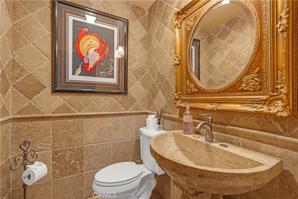 https://media.crmls.org/medias/b4249cfb-d80b-4430-8cf3-57a5a767cf2f.jpg?preset=X-Large