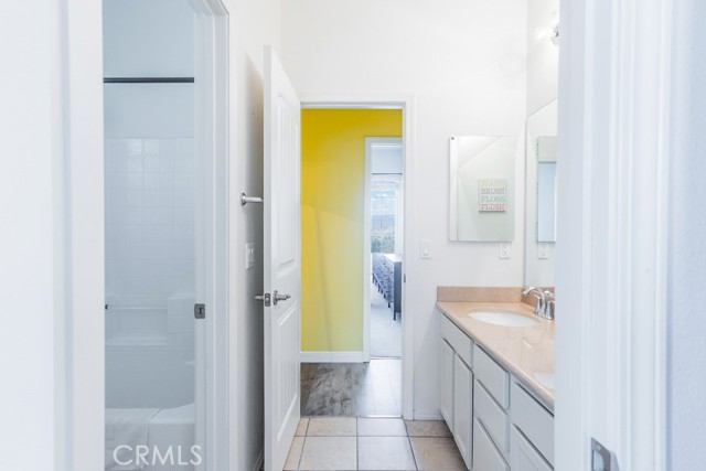 Detail Gallery Image 15 of 58 For 20413 Janzer Ct, Newhall,  CA 91350 - 5 Beds | 3 Baths