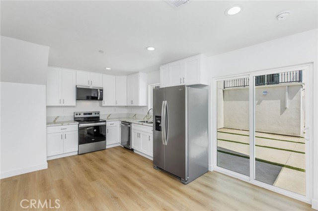 9613 S Hobart Boulevard, Los Angeles CA: https://media.crmls.org/medias/b4260557-2c67-42ad-869b-ed5156ac322a.jpg