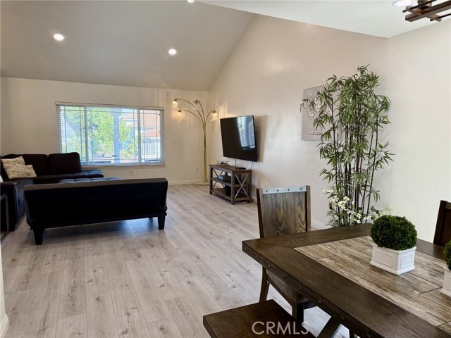17960 Calle Silvosa, Rowland Heights CA: https://media.crmls.org/medias/b4269708-09af-48d7-903f-48a5df58f149.jpg
