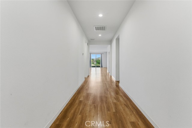 Detail Gallery Image 3 of 32 For 10710 Brookfield Dr, Riverside,  CA 92505 - 5 Beds | 3 Baths