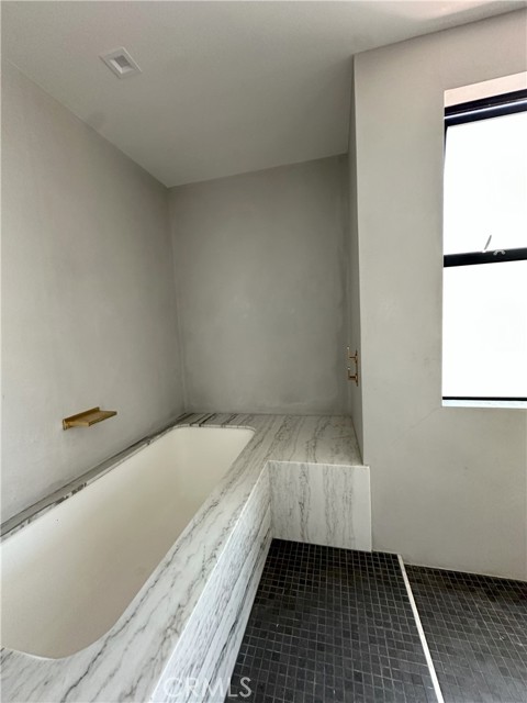 Detail Gallery Image 23 of 36 For 230 2nd St, Huntington Beach,  CA 92648 - 3 Beds | 3/2 Baths