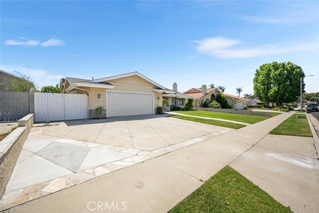 Detail Gallery Image 4 of 58 For 2432 Chippewa Ave, Placentia,  CA 92870 - 4 Beds | 2 Baths