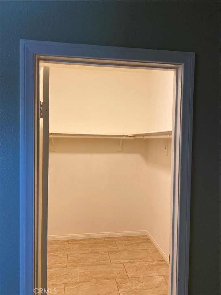 https://media.crmls.org/medias/b42b2087-efb8-45cb-a27b-c1c608ae94f9.jpg?preset=X-Large