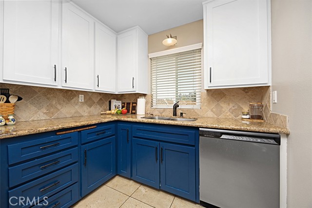 1040 Central Avenue, Riverside CA: https://media.crmls.org/medias/b42b6d0d-e87e-4dcb-b594-9309732397f5.jpg