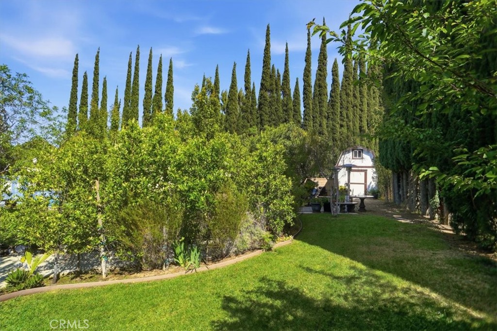 https://media.crmls.org/medias/b42ba499-9d53-4f58-8e40-8a61849ee319.jpg?preset=X-Large
