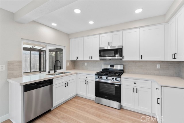 815 Pepperwood Street, Colton CA: https://media.crmls.org/medias/b42c3190-57c8-4b58-8f8a-f0a568804cb0.jpg