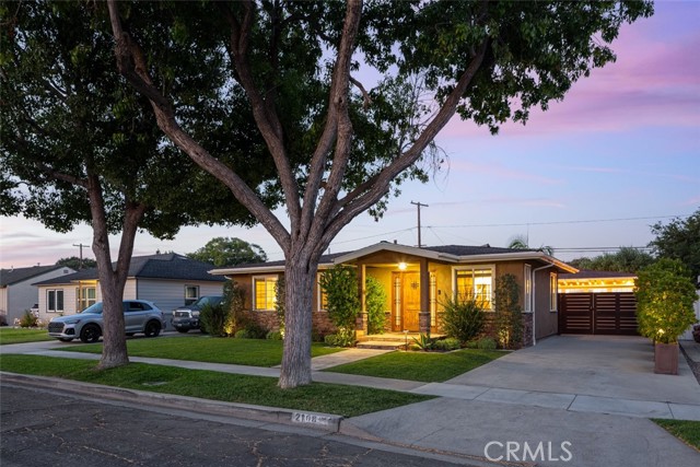 2108 Lomina Avenue, Long Beach, California 90815, 3 Bedrooms Bedrooms, ,2 BathroomsBathrooms,Single Family Residence,For Sale,Lomina,OC24157164