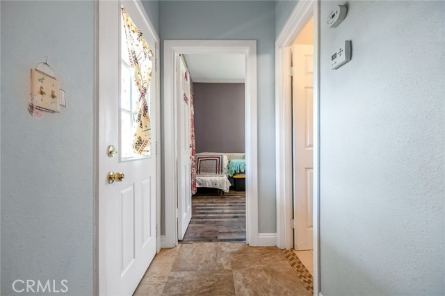 361 N B Street, Tulare CA: https://media.crmls.org/medias/b42c492d-8c94-4c7b-b04b-1f9db263c29c.jpg