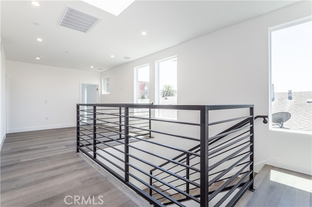 1032 N Oxford Avenue, Los Angeles CA: https://media.crmls.org/medias/b42cd862-6e6d-4074-8145-e876d14800ff.jpg