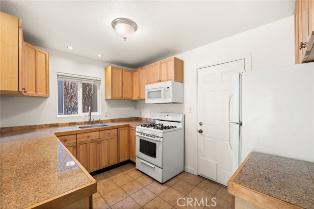 Detail Gallery Image 16 of 44 For 314 W Aeroplane, Big Bear City,  CA 92314 - 2 Beds | 2 Baths