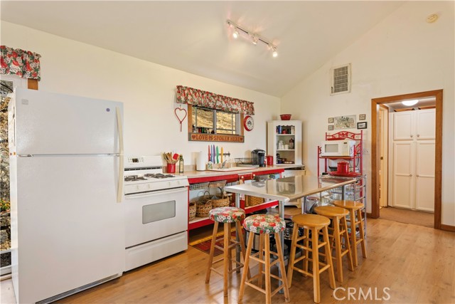 Detail Gallery Image 10 of 49 For 3723 Lakeview, Nice,  CA 95464 - 2 Beds | 1/1 Baths