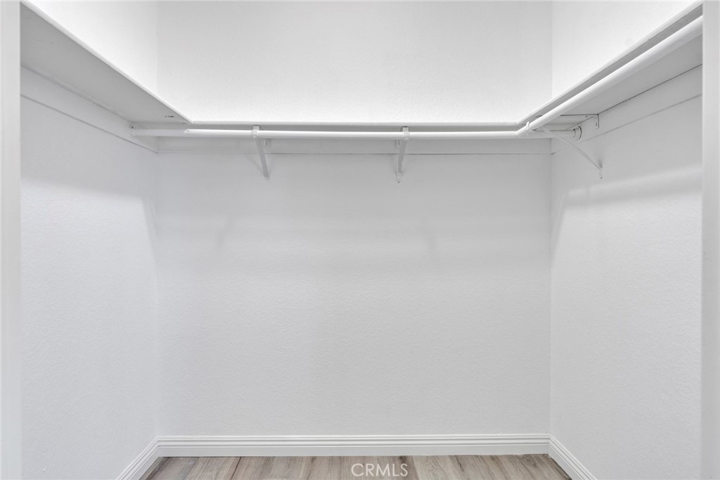 https://media.crmls.org/medias/b42f9bd7-ada1-4f37-9c6c-0c601c2b9fb0.jpg?preset=X-Large