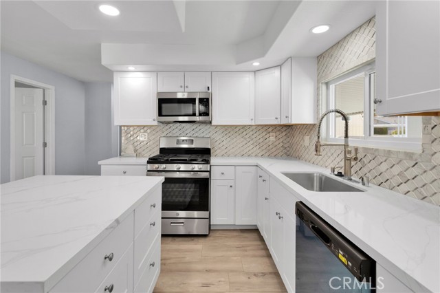 Detail Gallery Image 8 of 29 For 15252 Seneca Rd #221,  Victorville,  CA 92392 - 3 Beds | 2 Baths