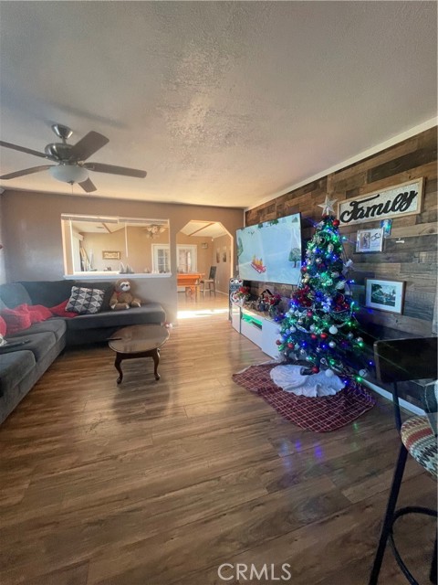 Detail Gallery Image 4 of 4 For 14743 Bonanza, Victorville,  CA 92392 - 3 Beds | 1 Baths