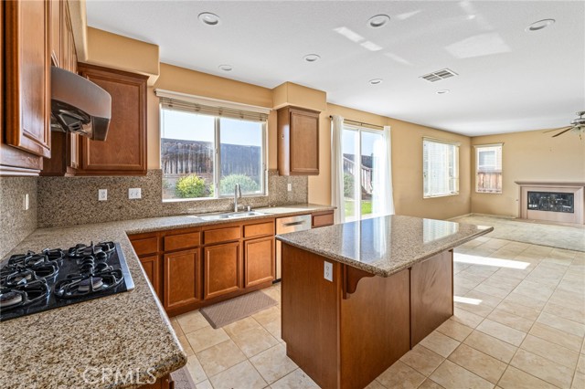 Detail Gallery Image 8 of 40 For 12801 Azalea St, Moreno Valley,  CA 92555 - 4 Beds | 2/1 Baths