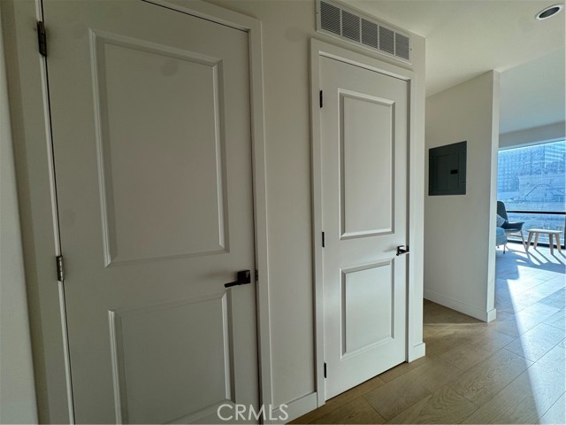 400 S Broadway, Los Angeles CA: https://media.crmls.org/medias/b4310189-f7d1-4e19-8b68-7a2239b5234e.jpg