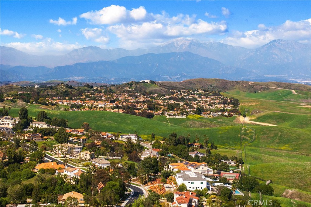 https://media.crmls.org/medias/b4310f3c-d231-4d67-bc90-522c3d9e496e.jpg?preset=X-Large
