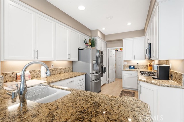 Detail Gallery Image 14 of 39 For 26481 La Scala, Laguna Hills,  CA 92653 - 3 Beds | 2/1 Baths