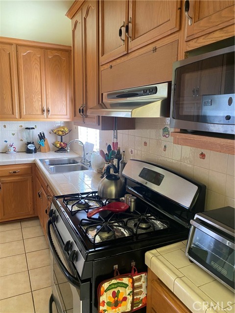 Detail Gallery Image 14 of 39 For 4534 Amber Pl, Los Angeles,  CA 90032 - 2 Beds | 1 Baths