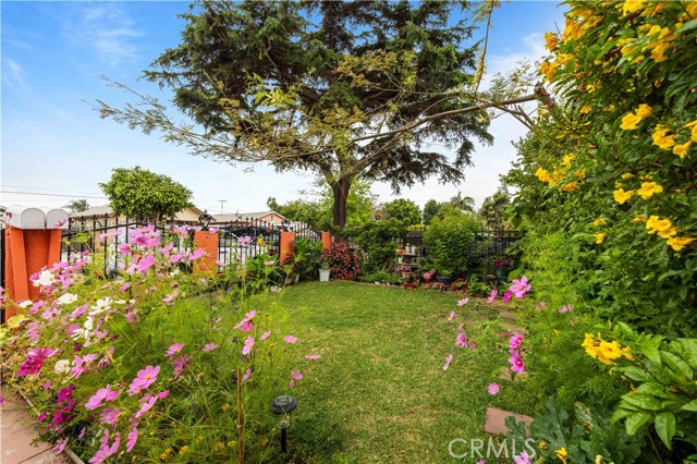 157 E 70th Street, Los Angeles CA: https://media.crmls.org/medias/b431d20a-544e-4964-a43b-b82cb81790c4.jpg