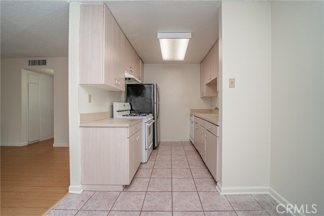 10331 Lindley Avenue, 150 photo 8