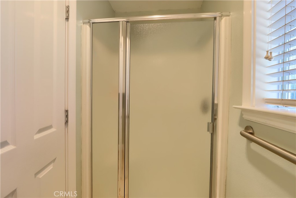 https://media.crmls.org/medias/b432f1ab-e5bb-429b-a28a-3ec579bd70ae.jpg?preset=X-Large