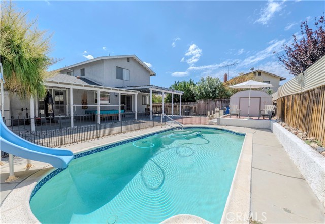 949 Dolly Drive, Lake Elsinore CA: https://media.crmls.org/medias/b4332a3e-0d52-487e-85da-570b0e3a3d8b.jpg