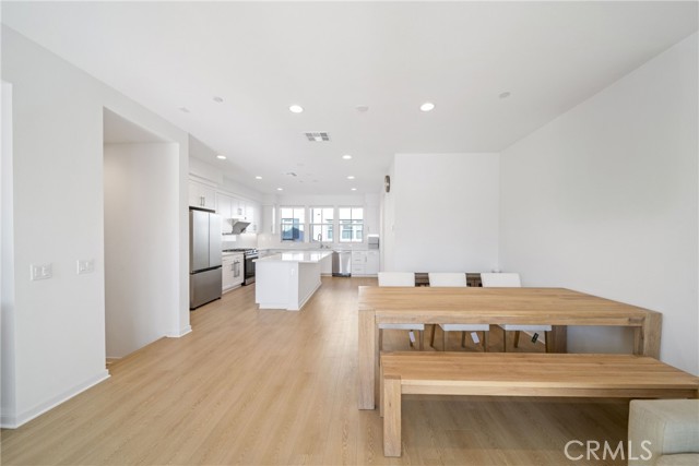 Detail Gallery Image 14 of 34 For 207 Colby Circle, Claremont,  CA 91711 - 3 Beds | 3/1 Baths