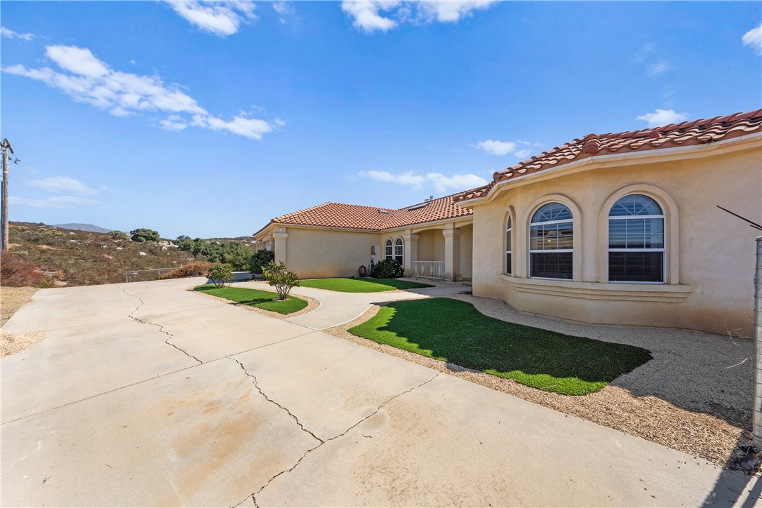 Detail Gallery Image 7 of 19 For 35725 Chenopod Dr, Hemet,  CA 92544 - 4 Beds | 3 Baths