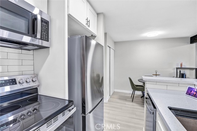 21800 Schoenborn, 260 photo 8