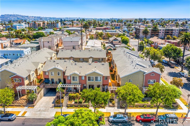 Detail Gallery Image 3 of 22 For 1500 Pine Ave #17,  Long Beach,  CA 90813 - 3 Beds | 3 Baths