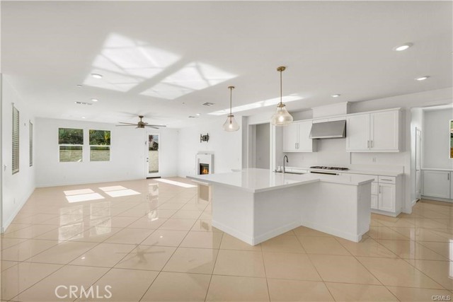 Detail Gallery Image 8 of 33 For 2872 Santa Fiora, Corona,  CA 92882 - 5 Beds | 3 Baths