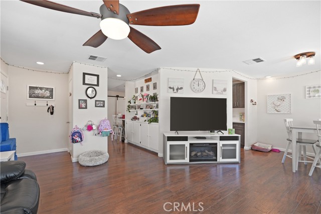 23011 Big Tee Drive, Canyon Lake CA: https://media.crmls.org/medias/b43737f4-13f8-439d-9715-90a24f25ff80.jpg