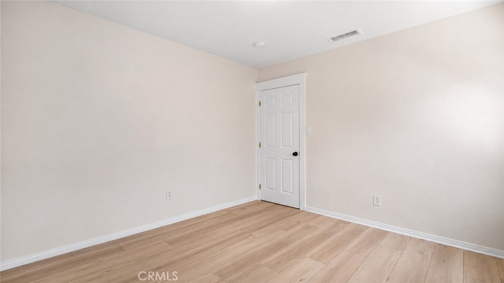 https://media.crmls.org/medias/b4374f7d-4bf0-439b-a63a-e9ee57f5d2c2.jpg?preset=X-Large