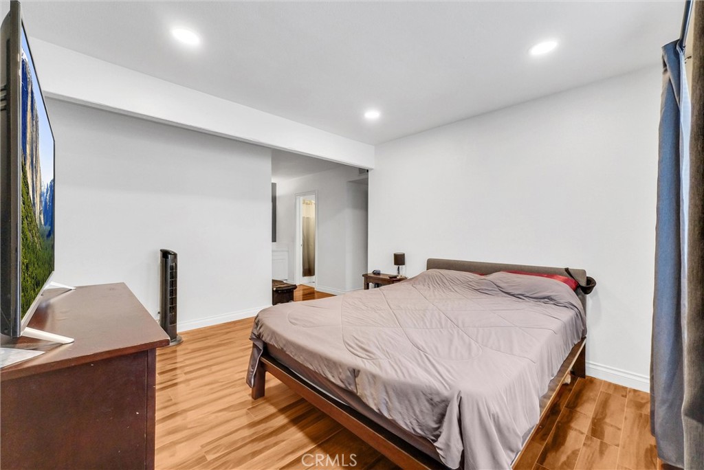 MLS #OC25162222 img 15