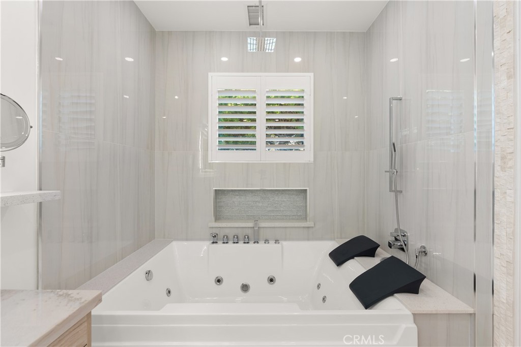 MLS #OC25246819 image #11