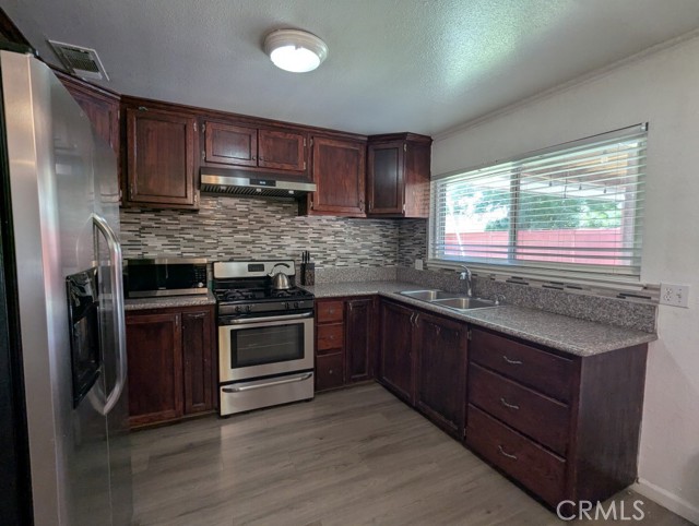 751 Glenwood Lane, Willows CA: https://media.crmls.org/medias/b4390ae0-10bc-475e-ab68-5089b81f7389.jpg