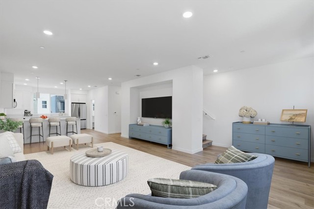 Detail Gallery Image 12 of 47 For 27317 Bear Creek Ln, Valencia,  CA 91381 - 3 Beds | 3/1 Baths