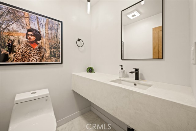 Detail Gallery Image 21 of 24 For 3947 Sumac Dr, Sherman Oaks,  CA 91403 - 4 Beds | 4/1 Baths