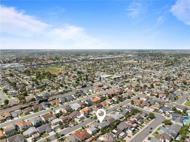 Detail Gallery Image 26 of 27 For 6811 Defiance Dr, Huntington Beach,  CA 92647 - 5 Beds | 3 Baths