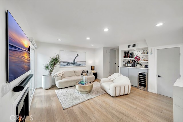 Detail Gallery Image 6 of 42 For 14727 Magnolia Bld #126,  Sherman Oaks,  CA 91403 - 2 Beds | 2/1 Baths