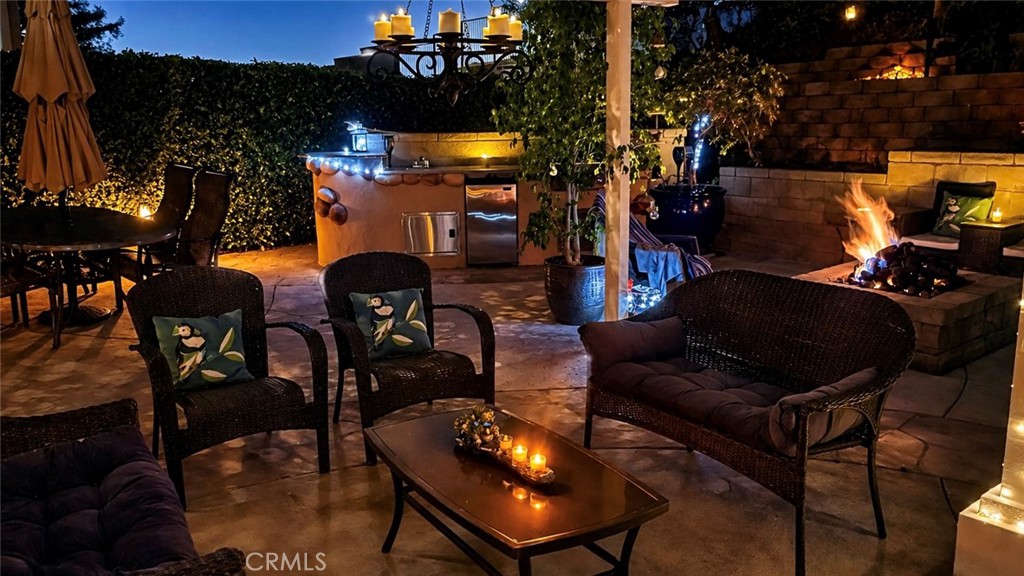 https://media.crmls.org/medias/b43b79a3-7864-4f30-bb4c-d3f4fb7195f0.jpg?preset=X-Large