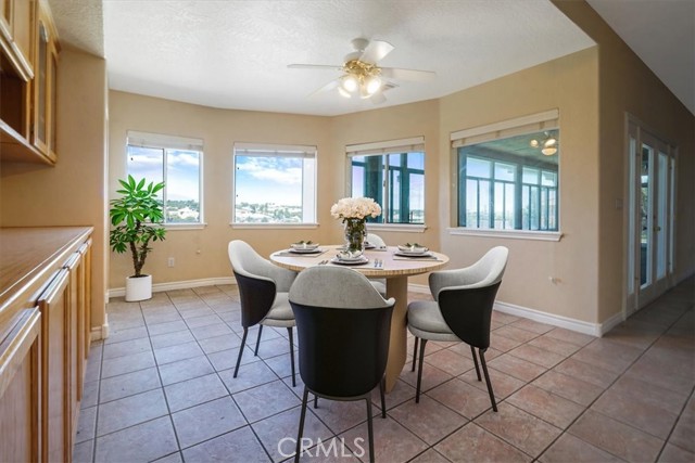 6940 Oak Vista Lane, Oak Hills CA: https://media.crmls.org/medias/b43d9fef-8185-45ec-b4ea-70fb0802641b.jpg