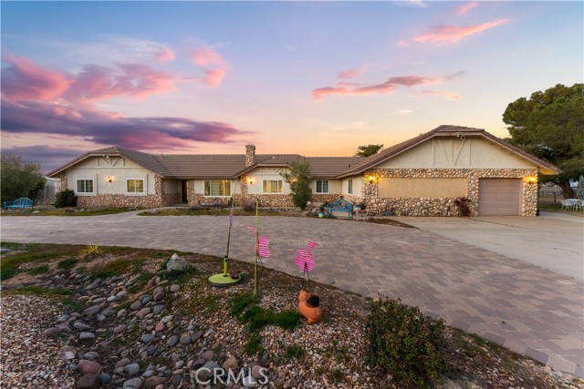 Detail Gallery Image 4 of 75 For 2651 W Avenue N12, Palmdale,  CA 93551 - 5 Beds | 4 Baths