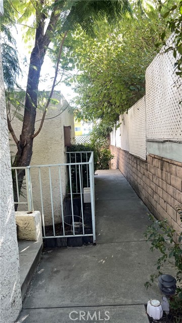 Detail Gallery Image 23 of 30 For 7311 Kester, Van Nuys,  CA 91405 - 2 Beds | 3 Baths