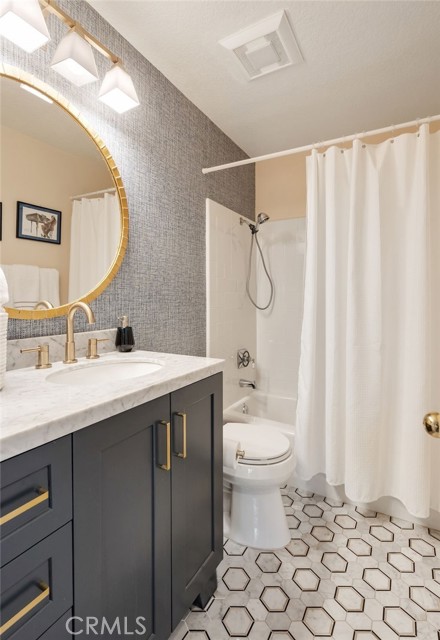 17 Auvergne, Newport Coast CA: https://media.crmls.org/medias/b43e5249-43cb-4415-9879-0218f0d7cf80.jpg