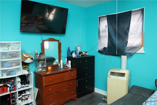 927 W 82nd Street, Los Angeles CA: https://media.crmls.org/medias/b43e5cac-e956-4a21-8b68-648cb8dfb45c.jpg