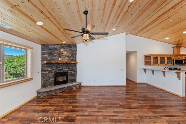 Detail Gallery Image 4 of 32 For 878 Fir Ln, Big Bear City,  CA 92314 - 3 Beds | 2 Baths